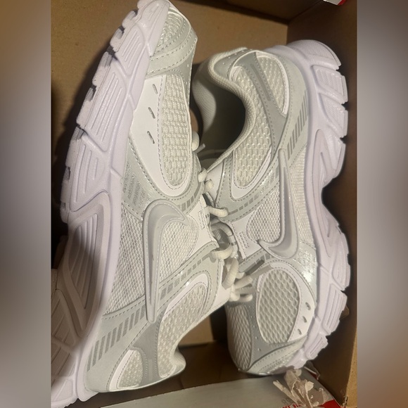 Nike V5 RNR women’s shoes - Picture 9 of 10